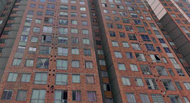 Niña de cuatro años murió tras caer del décimo piso de un edificio en Engativá La madre habría salido del apartamento por unos minutos, momento en que se produjo la caída.
