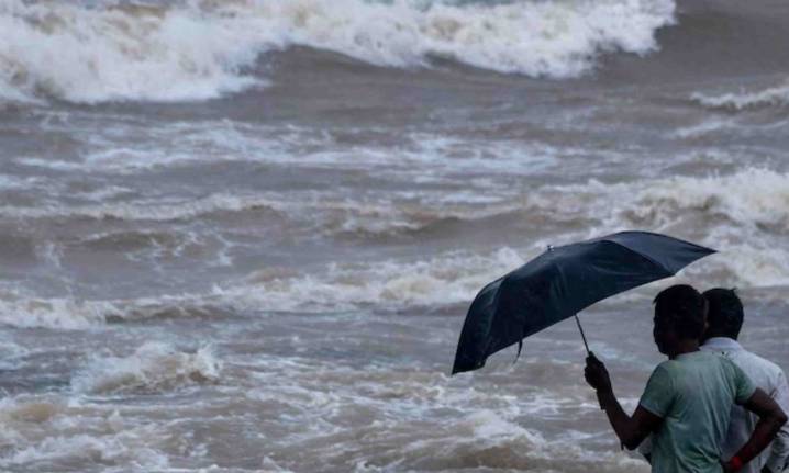 Cyclone ''Montha'' set to makes landfall near Andhra coast; authorities on high alert