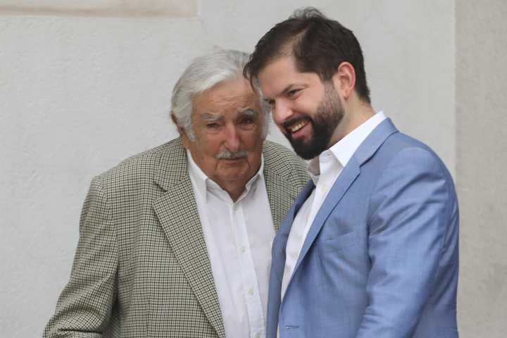 "Bien cuidado y luce precioso": Revelan el estado del olivo que Gabriel Boric regaló al fallecido José "Pepe" Mujica en Uruguay