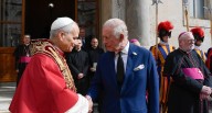 León XIV y Carlos III protagonizan un rezo histórico por la unidad cristiana