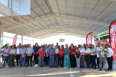 El alcalde Jorge Bojórquez cumple compromiso con la comunidad de Bachoco al entregar techumbre met�…