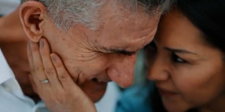 La esposa del Patón Bauza habló sobre cómo vive el ex entrenador su enfermedad neurodegenerativa