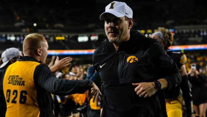 Tim Lester on what Iowa's pass game needs, growth of Jeremy Hecklinski