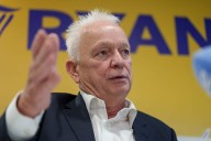 Ryanair castiga a Zaragoza y elimina sus vuelos a París, Fez y Santiago de Compostela: solo Palma sobrevive