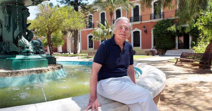 “Son las seis de la mañana, pero Franco ha muerto”