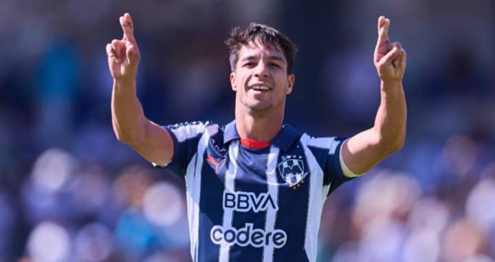 Óliver Torres se perderá el Clásico Regio tras suspensión por juego brusco