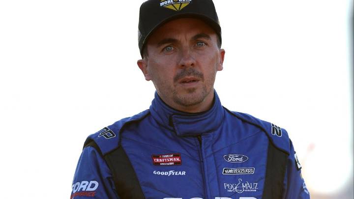 Frankie Muniz didn't speak to Hilary Duff because of 'intense' mom