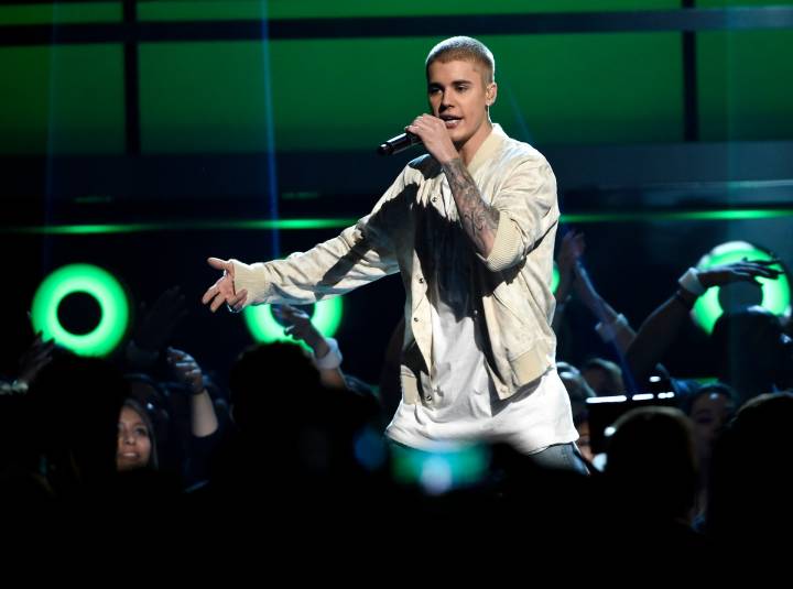 Justin Bieber protagoniza otro momento viral al cantar música de banda en Los Ángeles