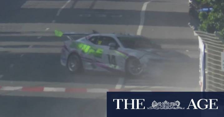 Gold Coast kerbs send cars flying in chaotic practice