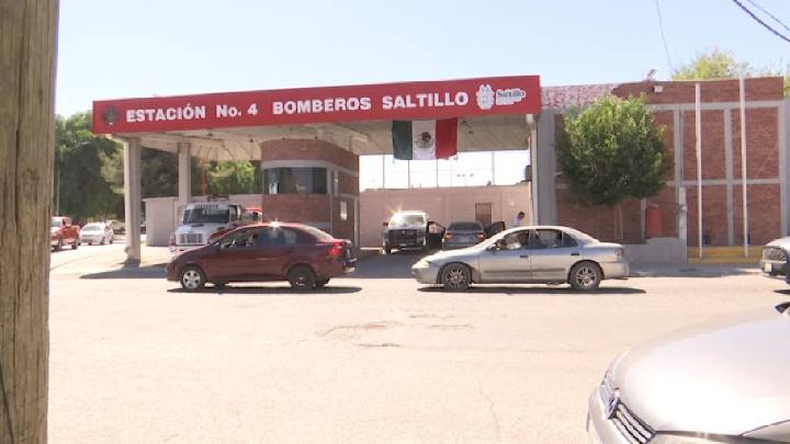 Muere adulta mayor de un infarto mientras era trasladada a la Estación de Bomberos Guayulera, Saltillo