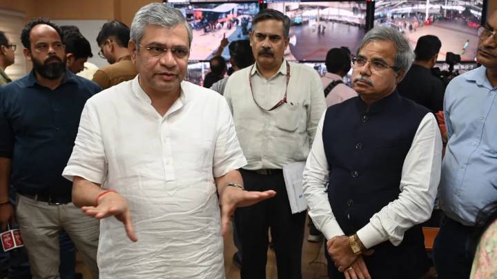 भारतीय रेल की ओर से चलाई जा रही 12075 स्पेशल ट्रेनों से लाखों यात्रियों को राहत