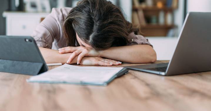 Why your head feels 'foggy' after a bad night's sleep finally explained