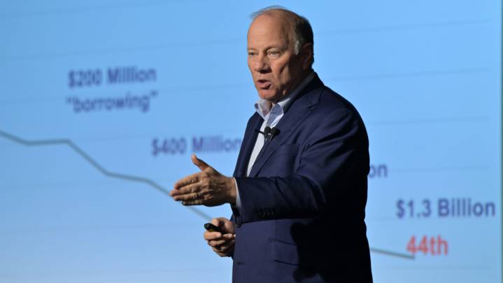 Duggan welcomes governor's race poll result in Detroit while defending school plan