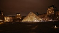 El Museo del Louvre en París Sufre un Impactante Robo