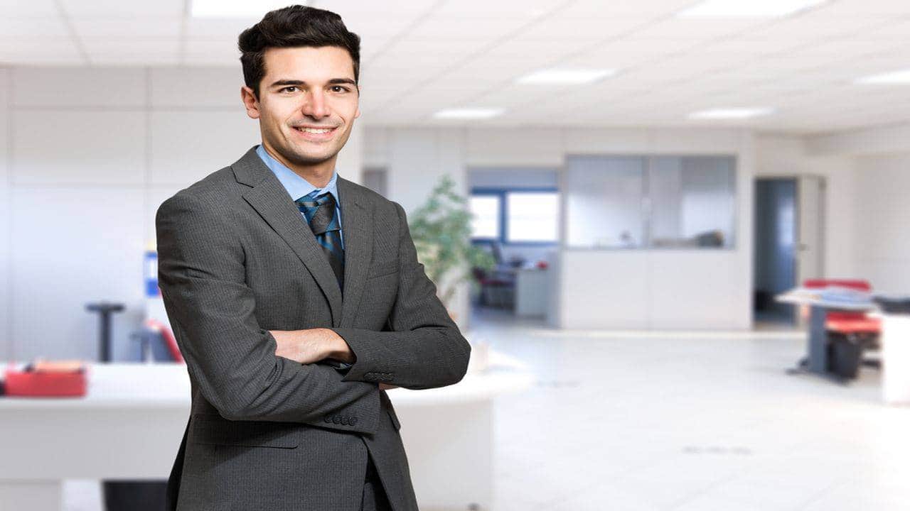 Credit card in your first job: Smart move or risky choice?