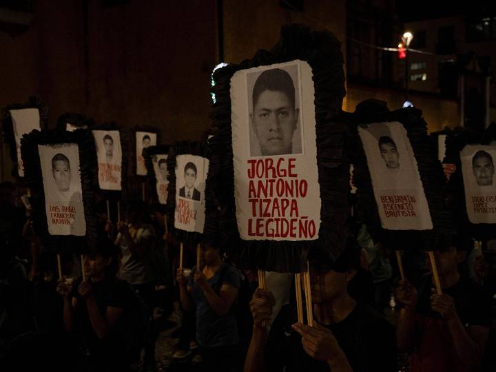 Aseguran dos funerarias por investigación del Caso Ayotzinapa; una tiene crematorio