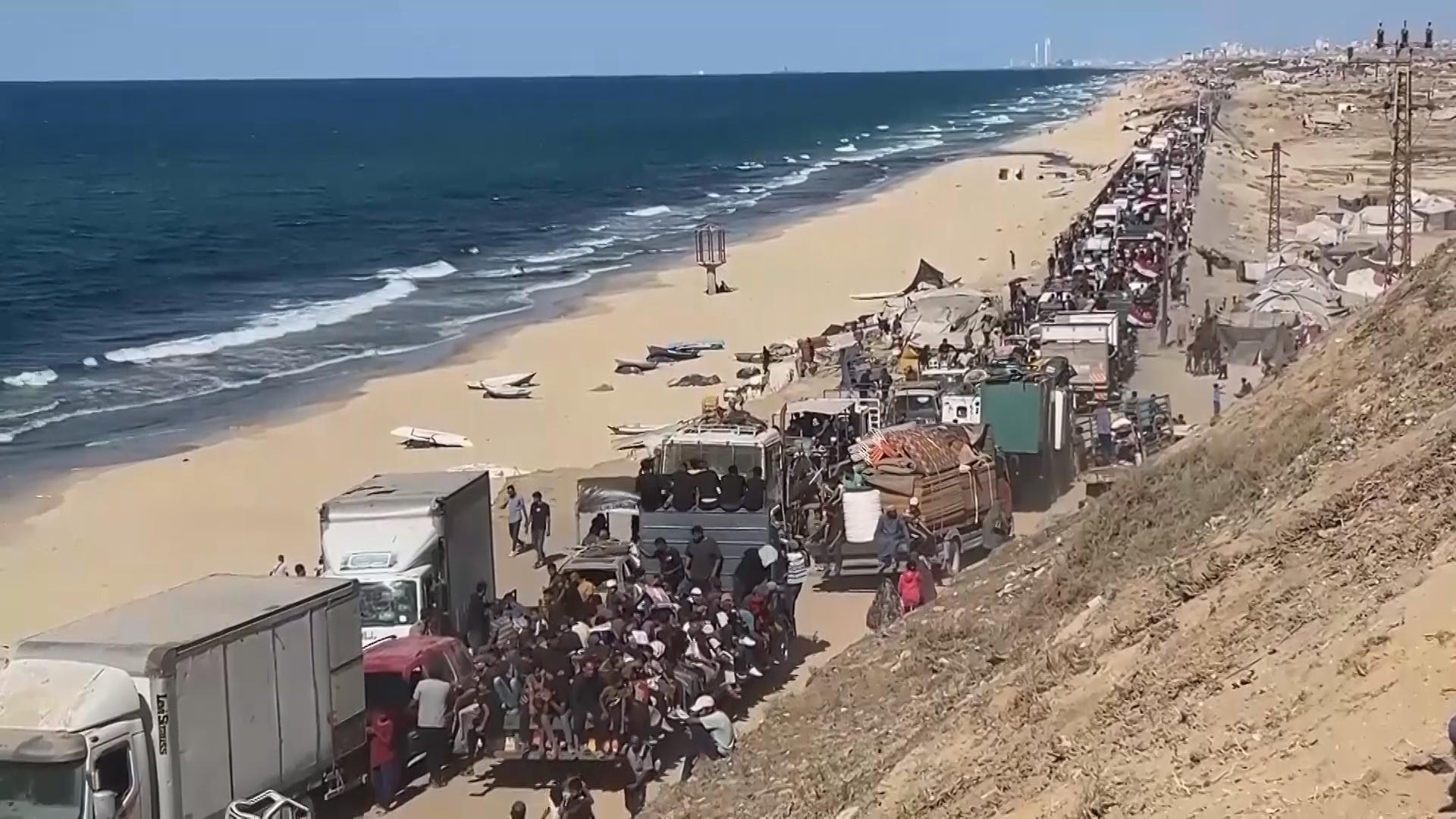 The Latest: Palestinians journey back home as aid convoys start to enter Gaza