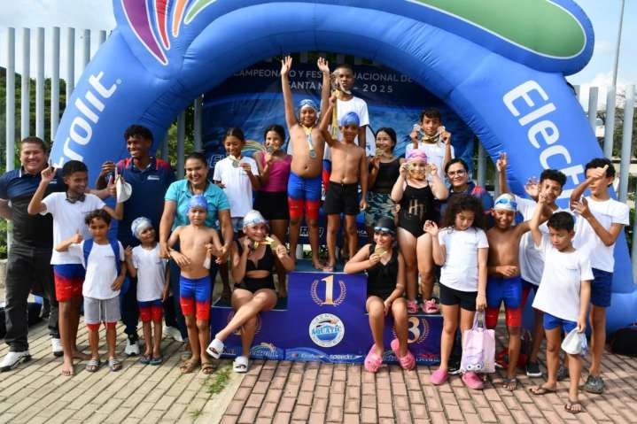 Cajamag brilla en las aguas del Festival Nacional de Natación: 13 medallas para su escuela deportiva