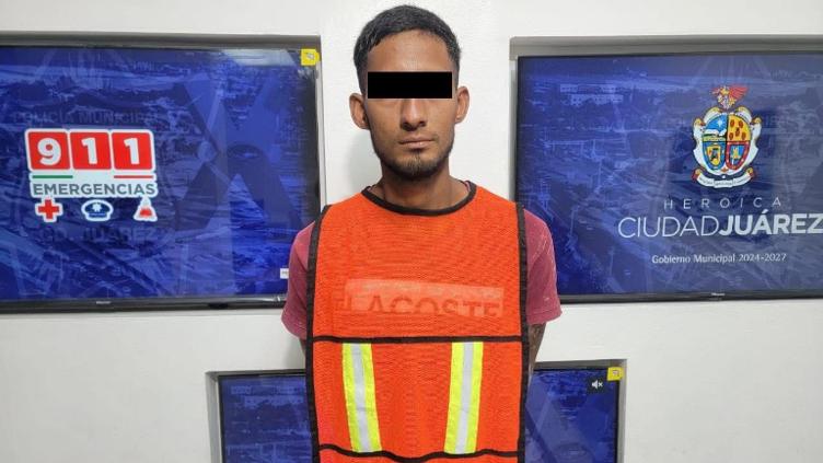 Detienen a hombre en Valle Dorado por documentos alterados