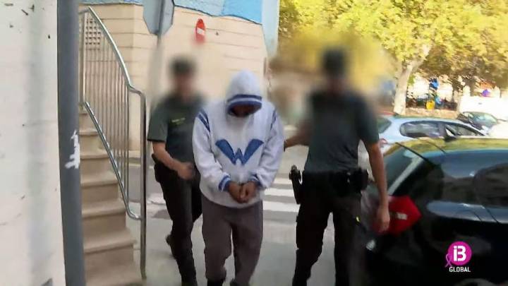 A prisión el hombre que apuñaló en el cuello a su mujer en el Port d'Alcúdia
