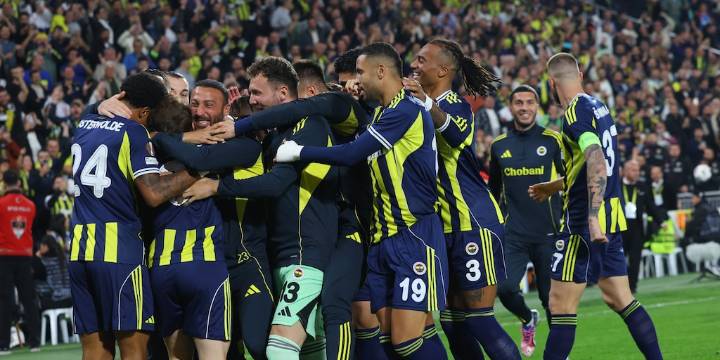 Edson Álvarez está de vuelta: reaparece con Fenerbahce en Europa League