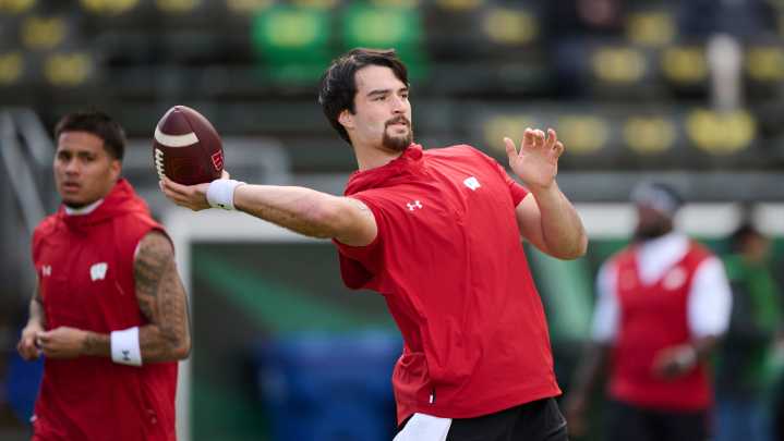 See photos from Wisconsin football vs Oregon