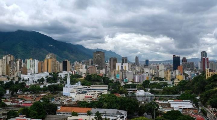 Lluvias y descargas eléctricas se intensificarán en gran parte de Venezuela la tarde de este miércoles