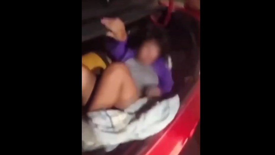 Un taxista, detenido por alcoholemia llevaba a su pareja en el baúl: “Quería ver si mi marido me engañaba mientras trabajaba”, dijo ella