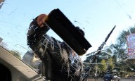 Proponen prohibir a los trapitos y habilitar una feria para vendedores ambulantes