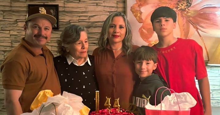 Festejan cumpleaños de Lupita Sesma