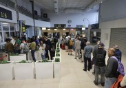 La plantilla del aeropuerto de Hondarribia urge «más inversión» para adecuar los servicios al aumento de viajeros