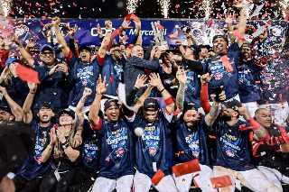 Fanáticos calientan motores para la temporada de beisbol  