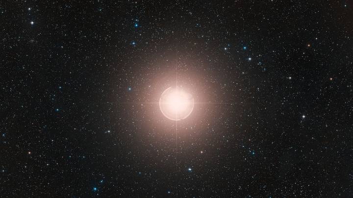 Giant star Betelgeuse has a 'Betelbuddy' — and it's very little indeed