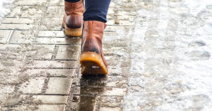 Electric shoe dryer dubbed a 'lifesaver for rainy weather' now £21 in limited time deal