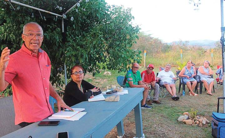Vecinos se quejan de la operación en finca agrícola