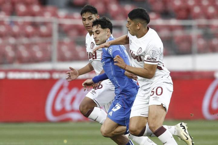 VIDEO. A centímetros del gol: el palo de Javier Altamirano que le negó a la U el empate contra Lanús