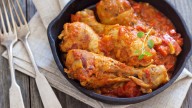 Pollo a la cazadora: una receta típica italiana que se hace en 4 sencillos pasos
