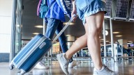 Bruselas expedienta a España por multar a las aerolíneas que cobran por el equipaje de mano