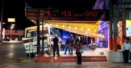 Microbús de la Tampico-Las Flores sufrió falla mecánica y chocó con una taquería