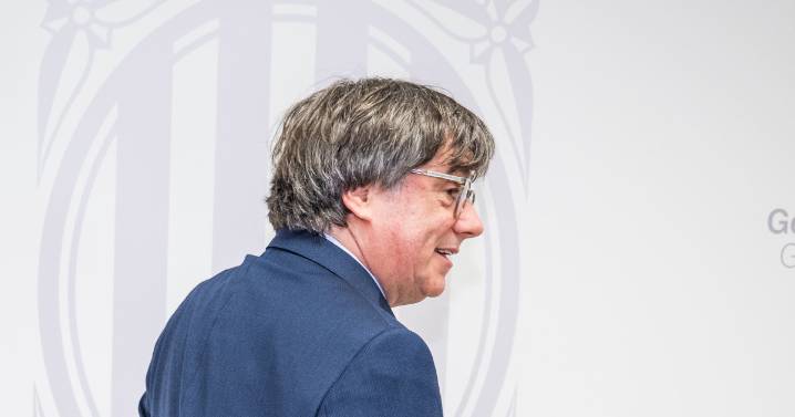 La justicia obliga a Vic a bajar la exigencia de catalán y Puigdemont estalla: «Volvemos al régimen de Franco»
