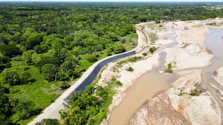 Un Dique de 3 kilómetros se construye sobre el río Pauto