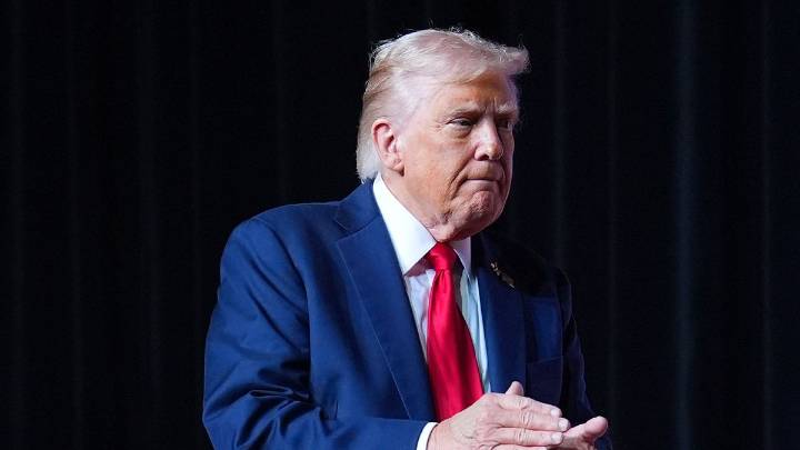 Trump ordena al Pentágono usar “todos los fondos disponibles” para pagar a tropas pese al cierre