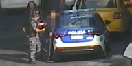 Un hombre se negó a pagar el pasaje de colectivo en Córdoba y destrozó el vehículo: rompió las puertas y los vidrios