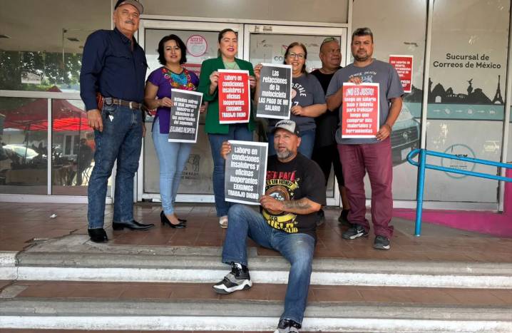 Trabajadores postales se manifiestan en Obregón