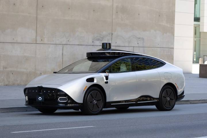 Lyft plans fleet of hundreds of Tensor Robocars from 2027