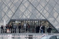 Factbox-What jewels did the Louvre thieves target?