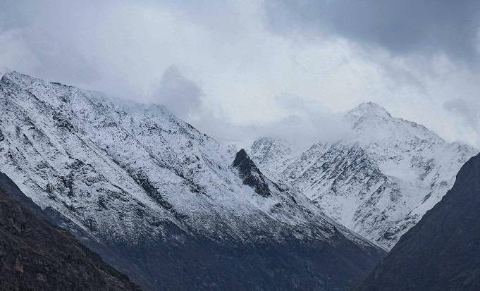 Kashmir’s Higher Reaches Receive Season’s First Snowfall