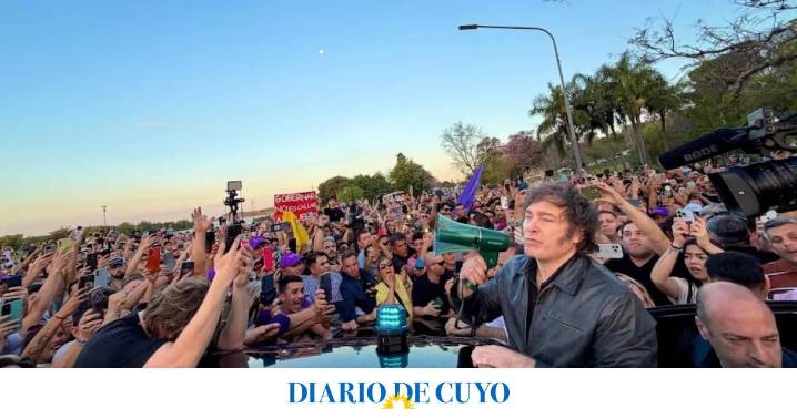 Milei de campaña en Entre Ríos: recorrida popular y reunión con su aliado Frigerio