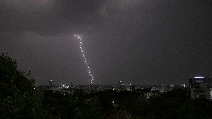 Karnataka Weather: Moderate Rainfall With Thunderstorms Likely In Many Districts Including Bengaluru