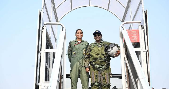President Murmu’s Rafale moment with IAF pilot Pakistan claimed it captured during Op Sindoor